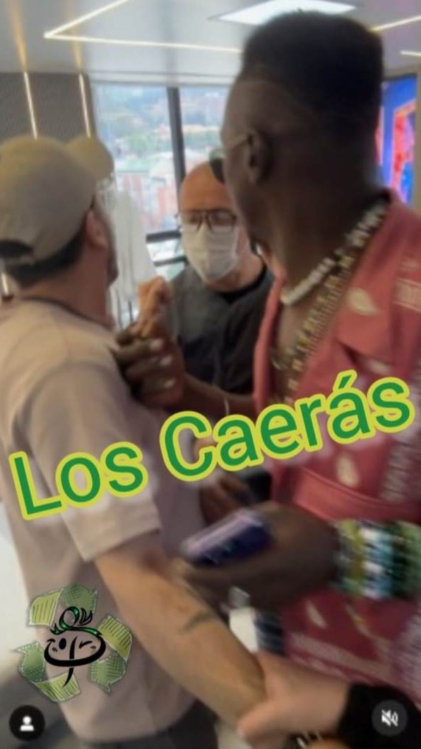 @loscaeras de paso por la Clínica Odontológica del @drramironaranjo supervisando y entregando uno de los…